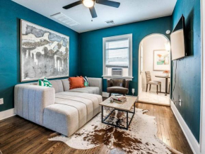 5 BR Home with Giant Yard and Theater Room in Uptown